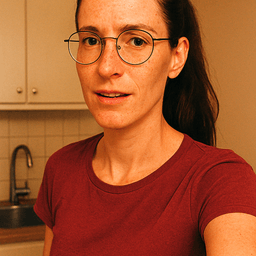 Portrait of Evie Lewis